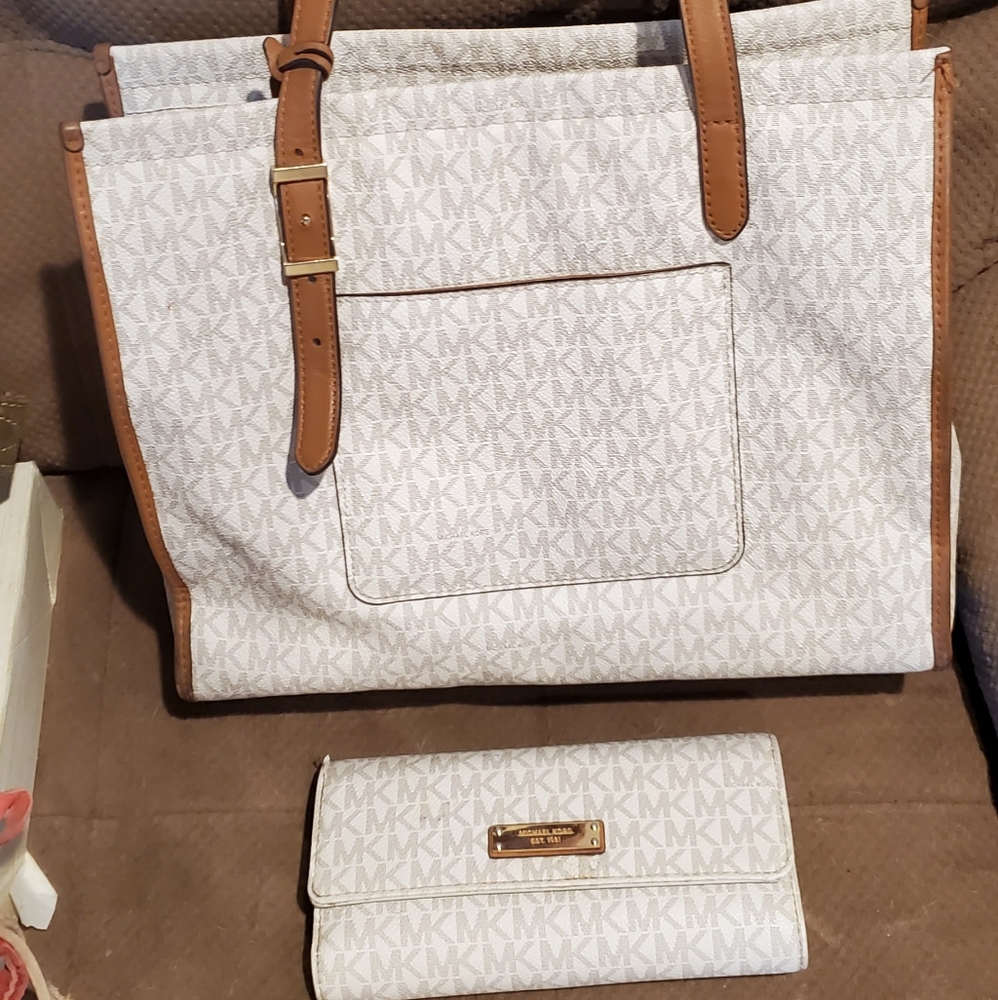 Michael Kors Darien Vanilla Handbag & Wallet